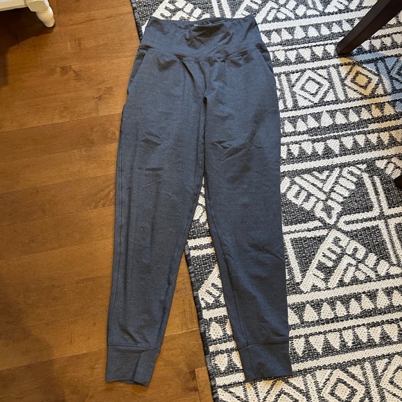 Under Armour Women's Fitted Jogger Pants Charcoal Grey SZ S Joggers Gym Athletic - Picture 2 of 12